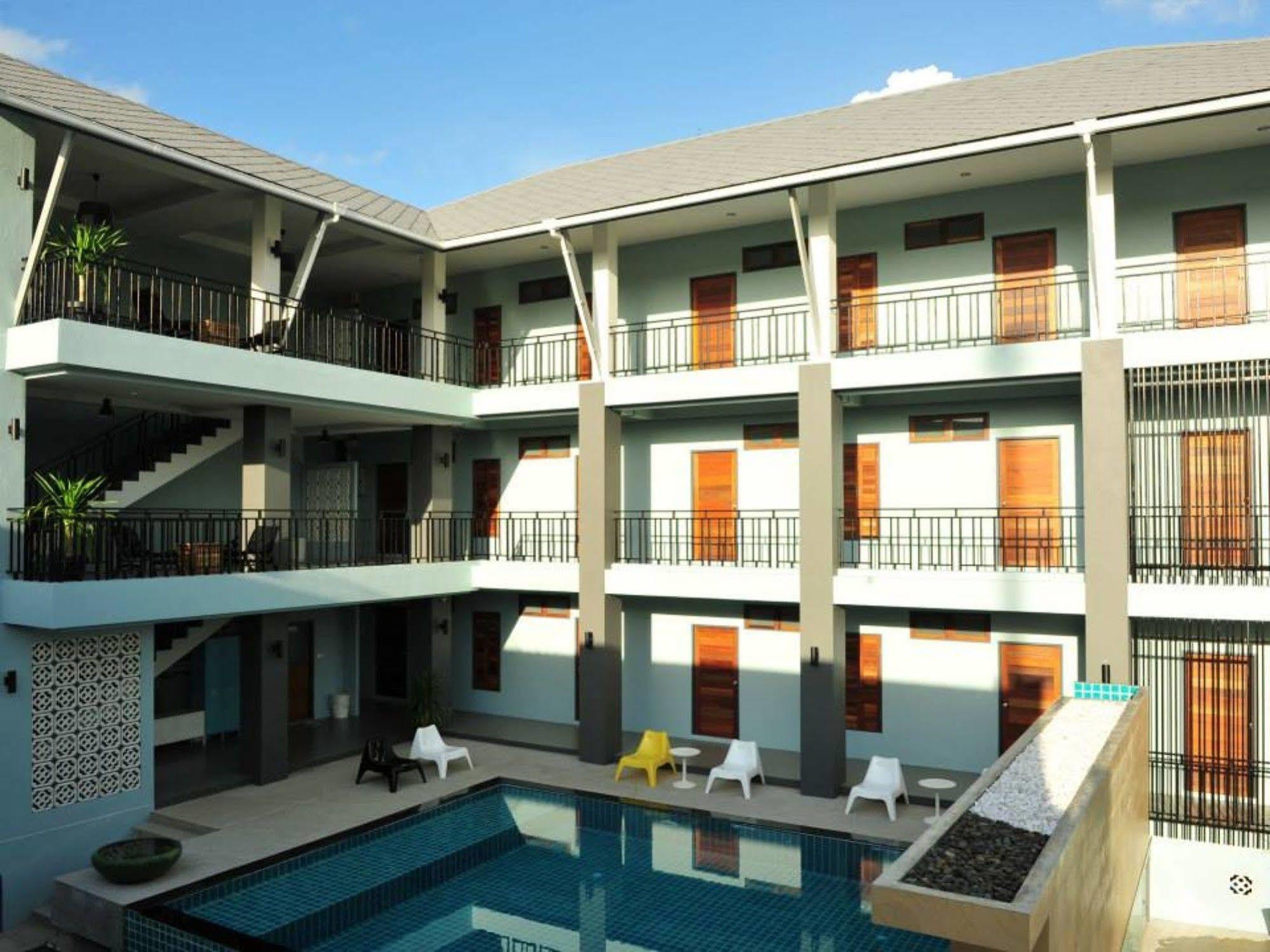 Hotel Ruk Cozy Khao Lak Exterior foto