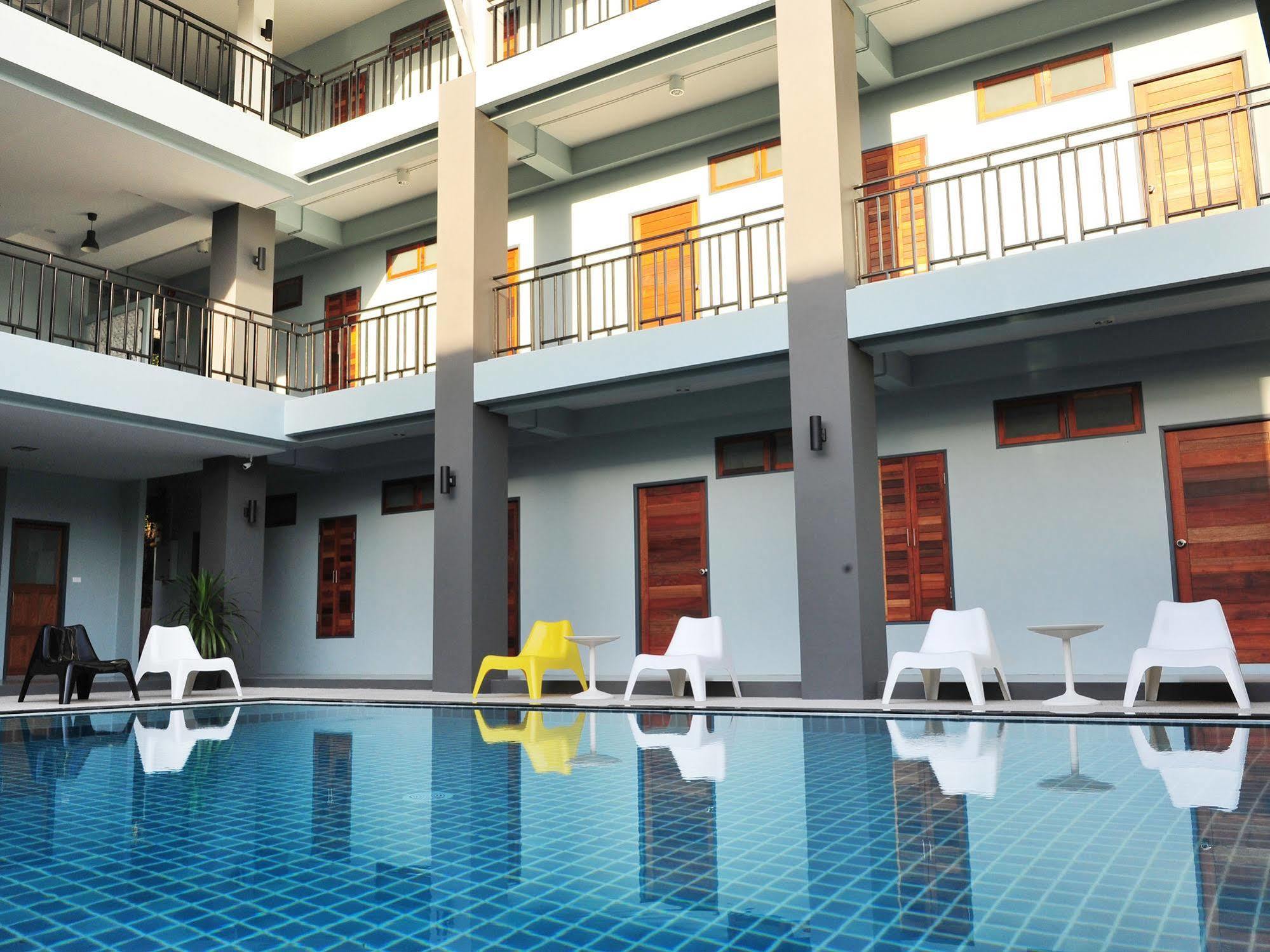 Hotel Ruk Cozy Khao Lak Exterior foto