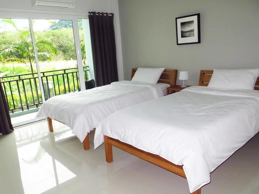 Hotel Ruk Cozy Khao Lak Exterior foto